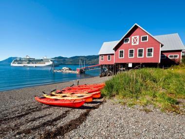 Kayaks and cruise ship at Icy Strait Point