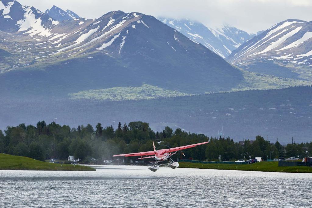 Float Plane on Lake Hood